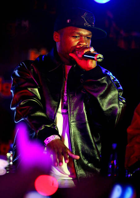 Curtis Jackson aka 50 Cent gibt sich die Ehre in Kölns größtem Bordell – ...da kommen ihm außergewöhnliche Locations...