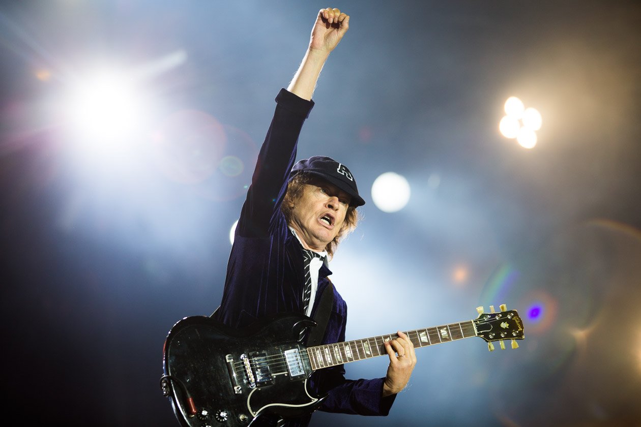 AC/DC – Am Rhein gaben Angus Young, Axl Rose und Co. ihr vorerst letztes Konzert der "Rock Or Bust"-Europatour. – Angus!