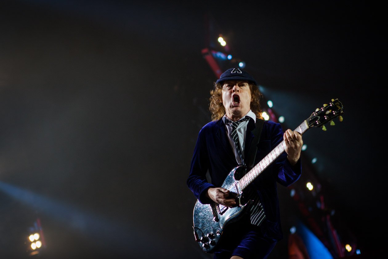 AC/DC – Am Rhein gaben Angus Young, Axl Rose und Co. ihr vorerst letztes Konzert der "Rock Or Bust"-Europatour. – Angus.