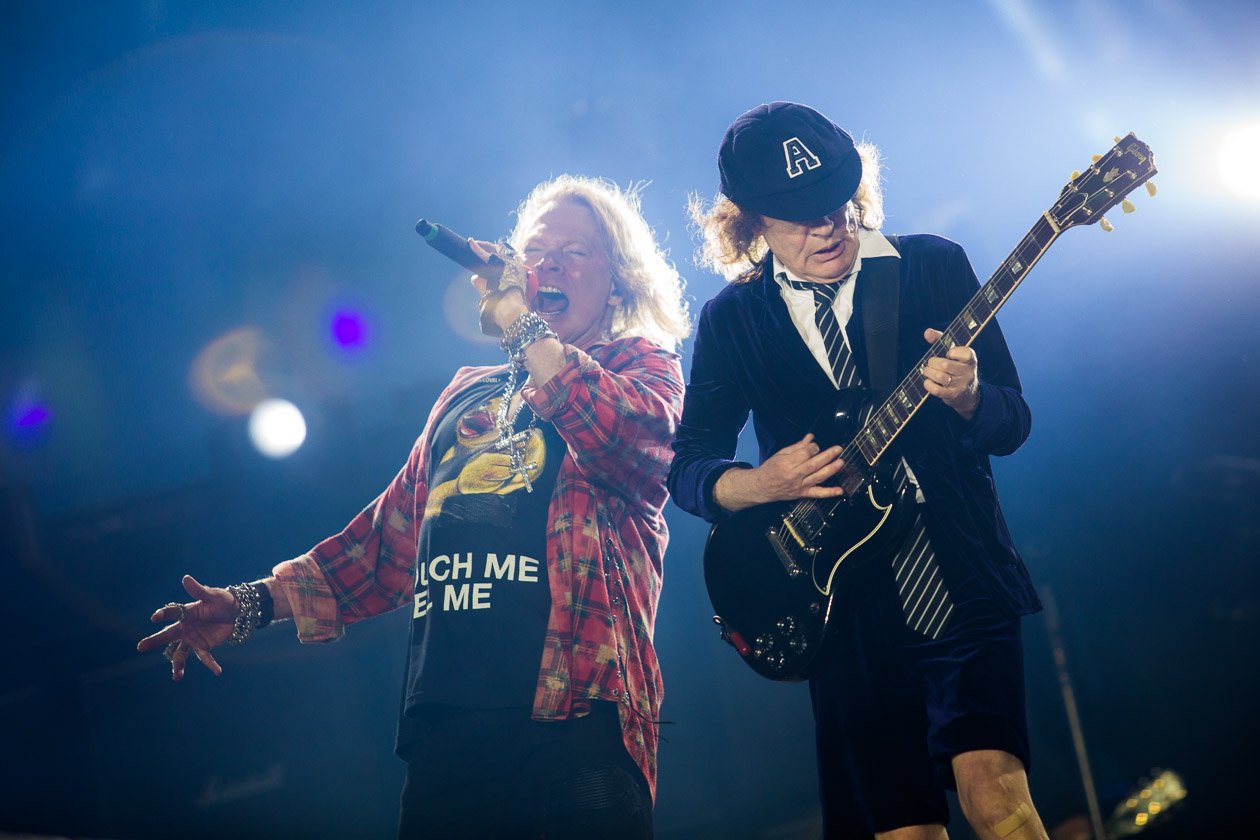 AC/DC – Am Rhein gaben Angus Young, Axl Rose und Co. ihr vorerst letztes Konzert der "Rock Or Bust"-Europatour. – Axl und Angus Young.