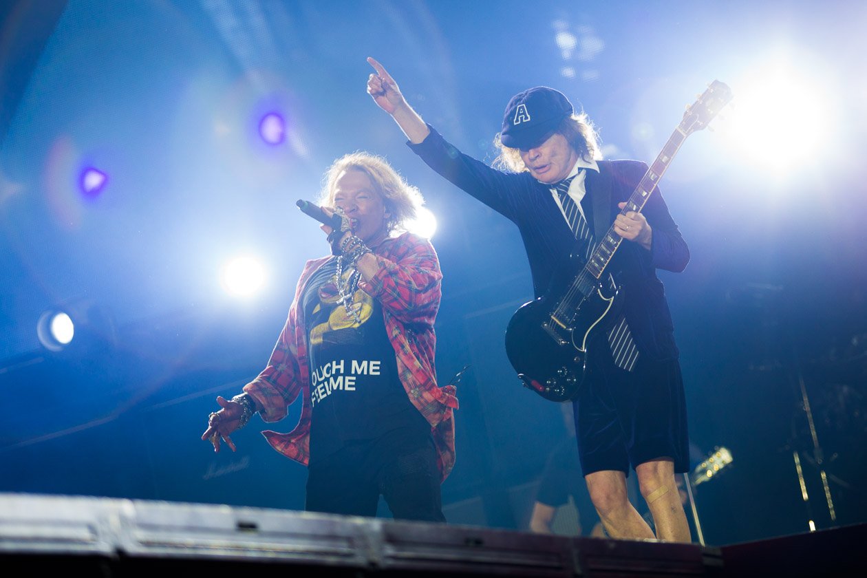 AC/DC – Am Rhein gaben Angus Young, Axl Rose und Co. ihr vorerst letztes Konzert der "Rock Or Bust"-Europatour. – In Düsseldorf.