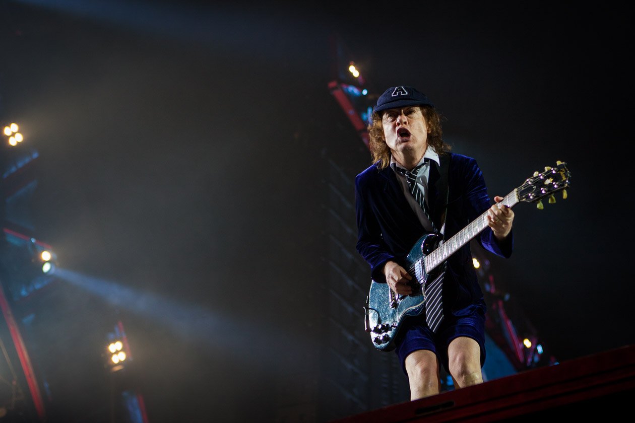 AC/DC – Am Rhein gaben Angus Young, Axl Rose und Co. ihr vorerst letztes Konzert der "Rock Or Bust"-Europatour. – Mr. Guitar.