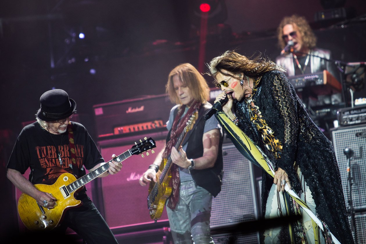 Aerosmith – #AeroVederci - die Rock-Dinos auf Abschiedstour. – Am Bass: Tom Hamilton.