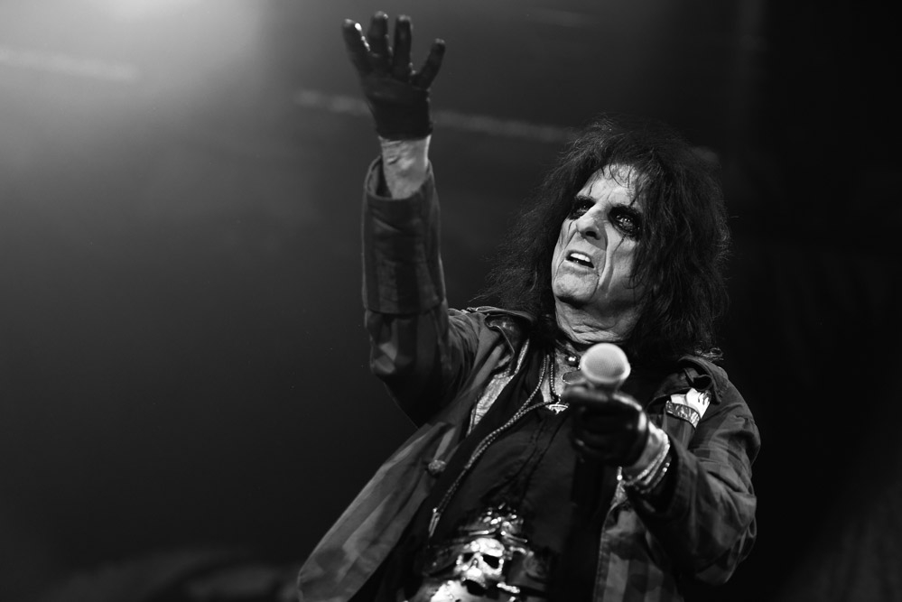 Viel viel mehr als nur Support für Mötley Crüe. – Alice Cooper.