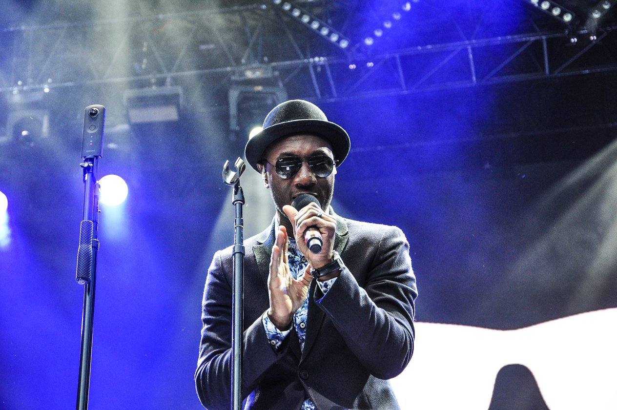Aloe Blacc – He Needs A Dollar – der Pop-Genrecrosser live beim Moon And Stars Festival in Locarno. – Gut gelaunt räumt Blacc dann nach 60 Minuten die Bühne …
