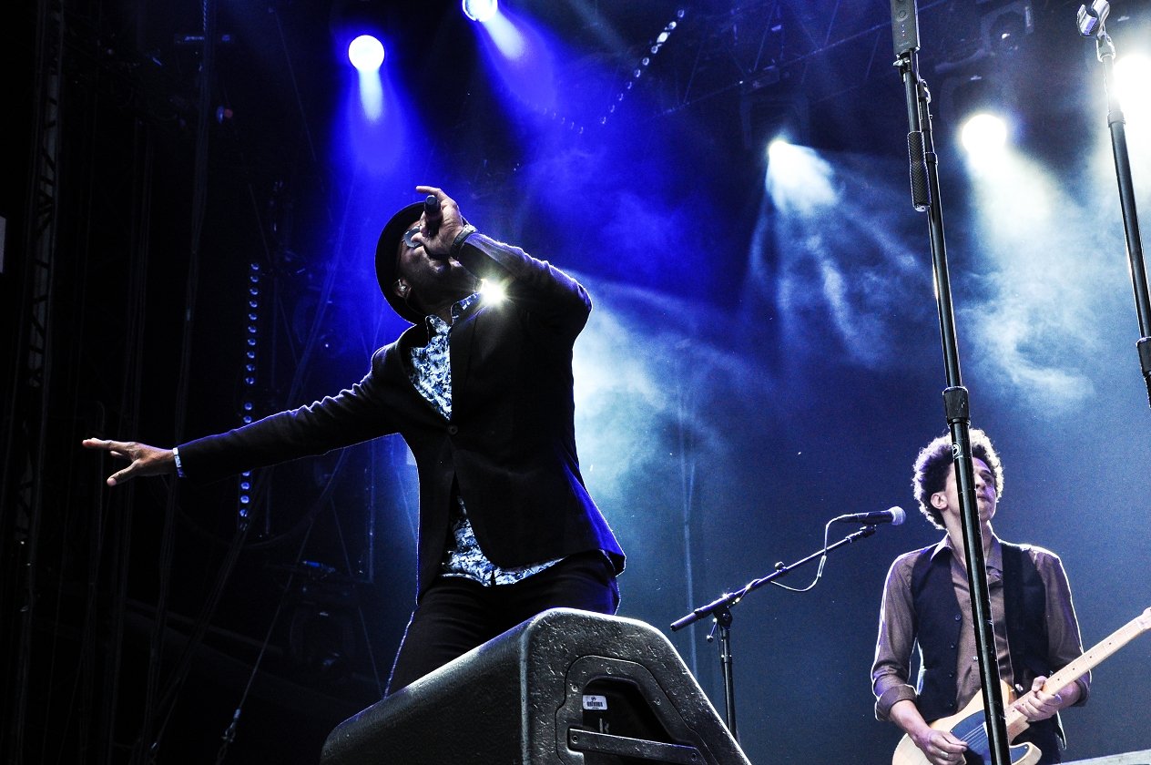 Aloe Blacc – He Needs A Dollar – der Pop-Genrecrosser live beim Moon And Stars Festival in Locarno. – … und natürlich Aviciis "Wake Me Up".