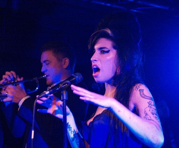 Amy Winehouse – Es groovt und rockt. – 