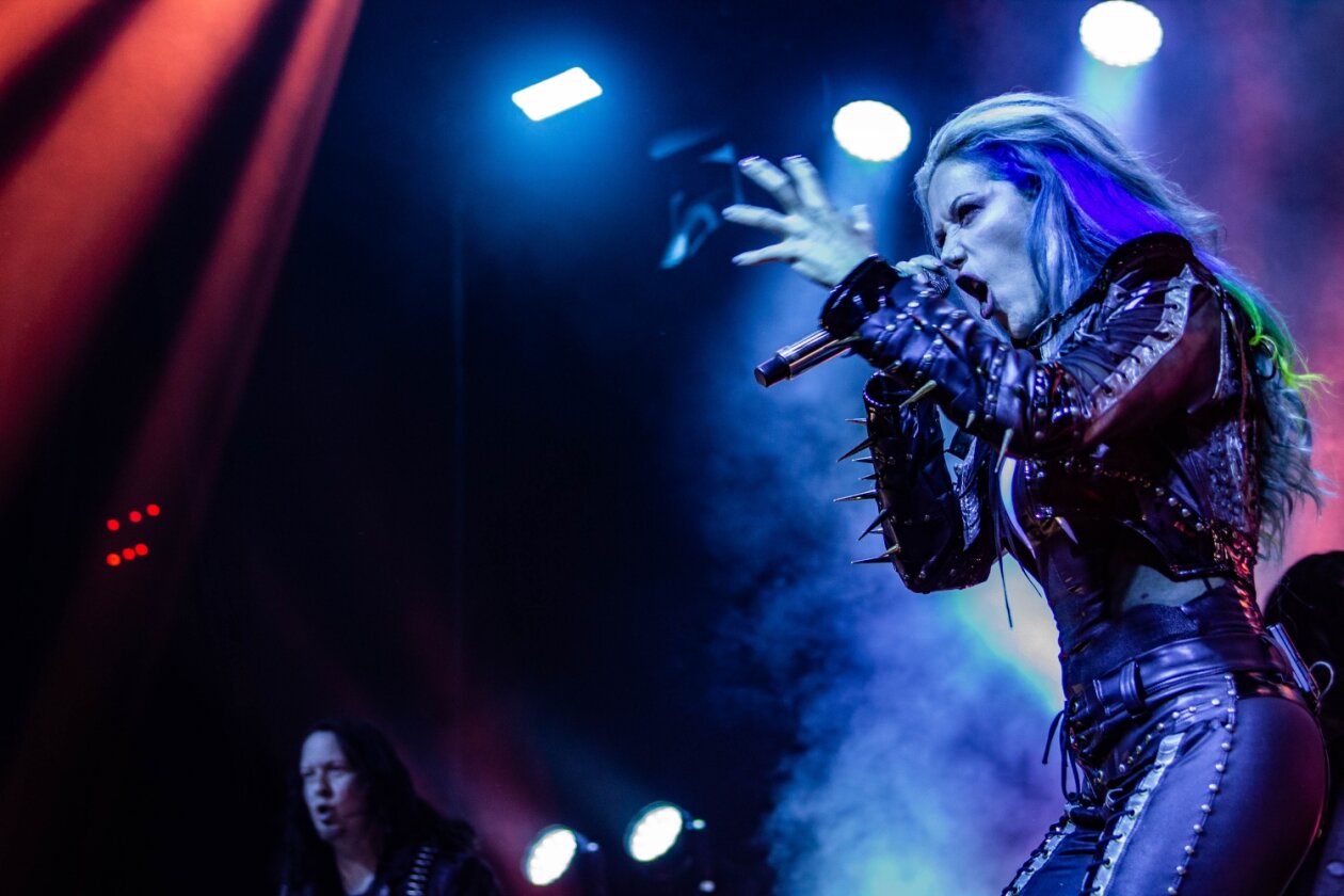 The European Siege Tour: Arch Enemy mit der neuen Platte "Deceivers" und Co-Headliner Behemoth. – Alissa White-Gluz.