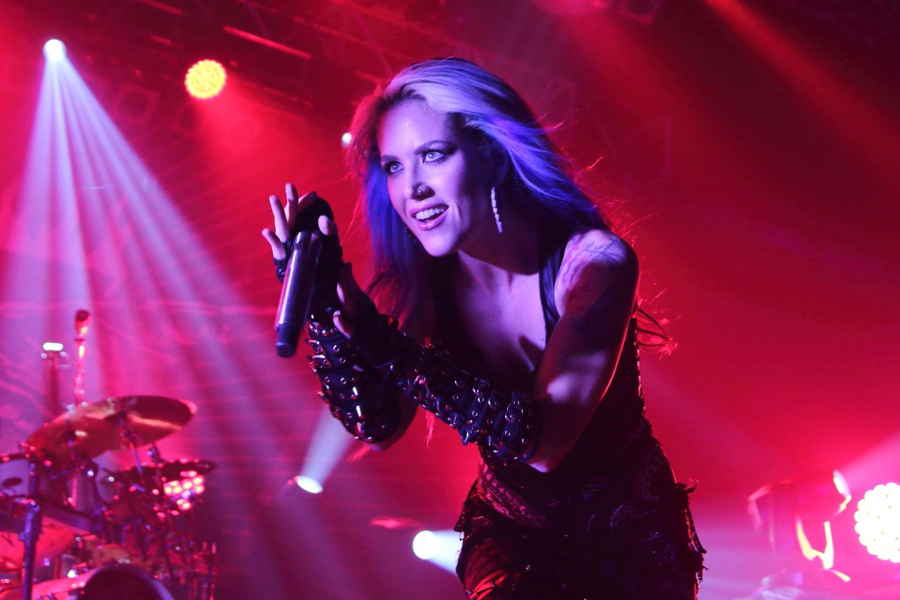 Arch Enemy – Die Speerspitze des Melo-Death durchbohrt Berlin. – Applaus.