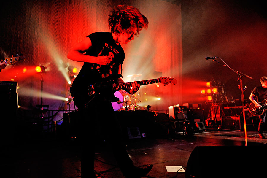 Arctic Monkeys – Sie sind eine Liveband. Daran lassen sie in Köln nicht den geringsten Zweifel. – Frontmann Alex Turner.