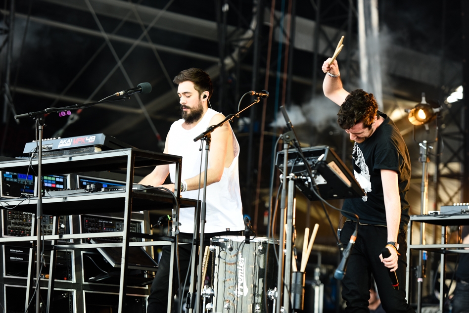 Bastille – Die Londoner Indierocker in Mendig. – Kyle Jonathan Simmons und Dan.