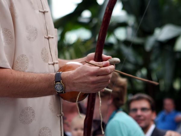 Bê gastiert 2009 am Bodensee. – findet auch das  Berimbau ...