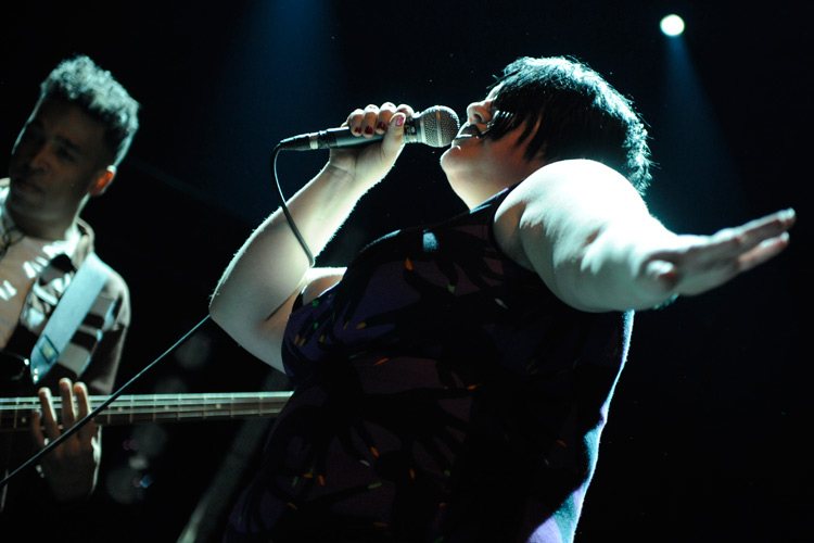 Beth Ditto und Anhang 2009 im Kölner E-Werk: Ein Erlebnis. – ... einen nicht ganz unfallfreien Gig.