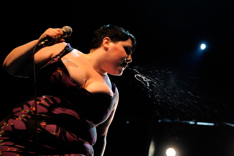 Beth Ditto und Anhang 2009 im Kölner E-Werk: Ein Erlebnis. – Gossip live im Kölner E-Werk.