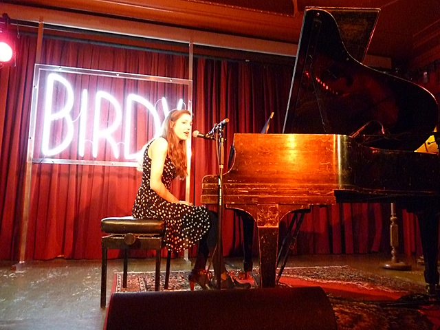 Birdy – Birdy live im Roten Salon.