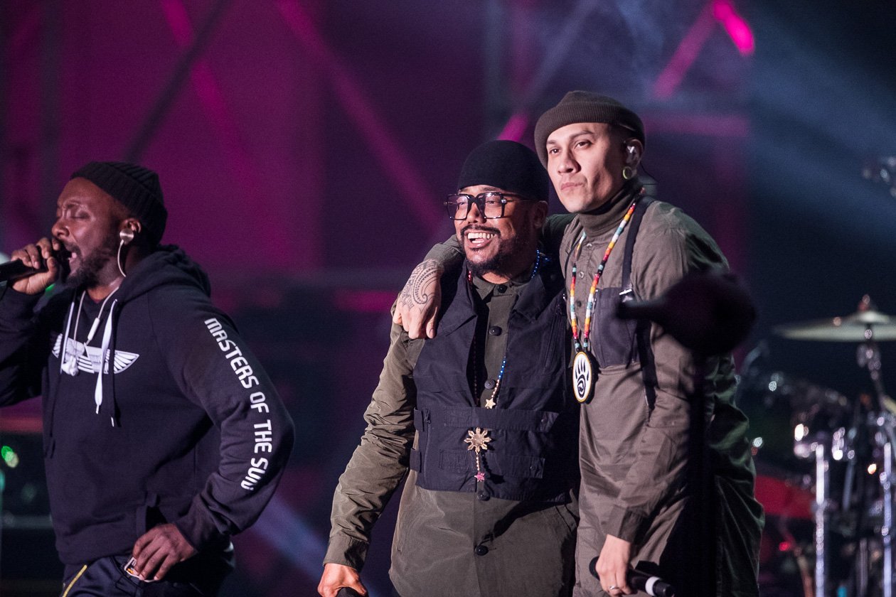 Die Phase nach dem Abgang Fergies hat begonnen: das Trio live mit dem neuen Album "Masters Of The Sun Vol. 1" in der Koelnmesse. – Black Eyed Peas.