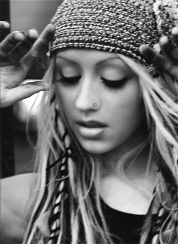 Christina Aguilera posiert (Pressefotos). – Christina Aguilera (2002)