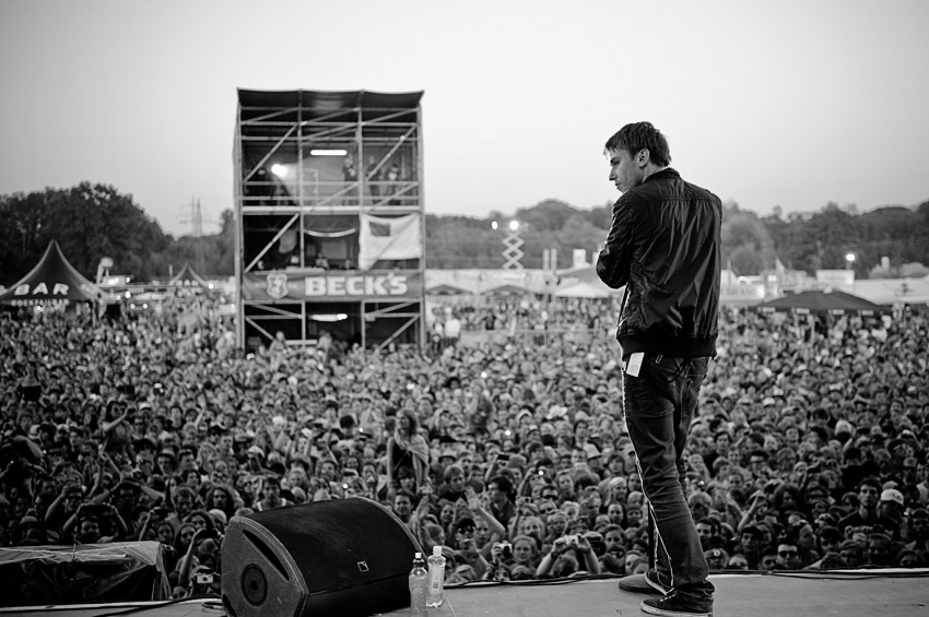 Clueso – Unser Fotograf war beim Vorzeige-Emcee auf der Bühne. – Guter Blick von der Bühne.