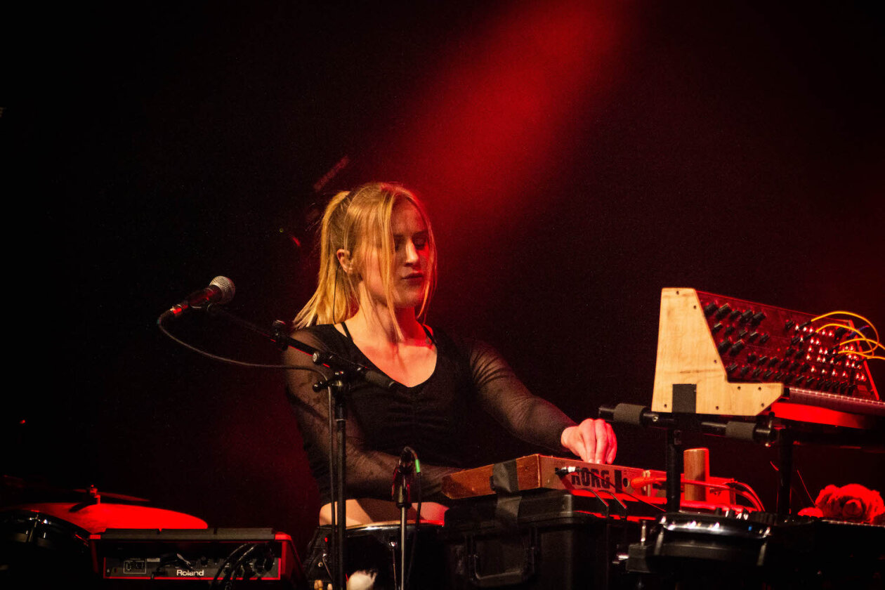 Daði Freyr – Ylva Øyen an Percussion und Synths.