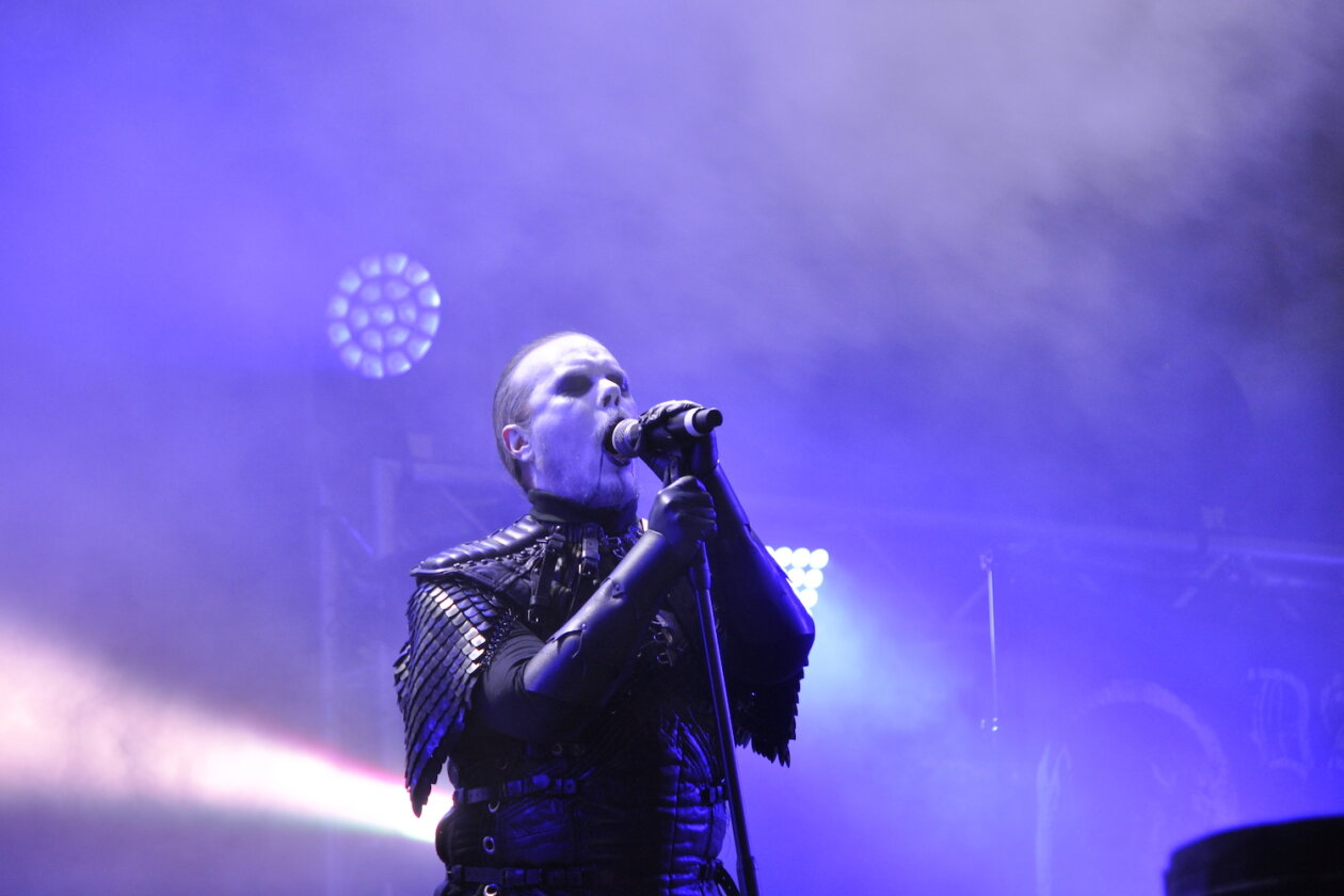 Kamen in "Herr der Ringe"-Rüstungen auf die Bühne und sorgten für Blastbeat-Dauerbeschuss: die Schweden von Dark Funeral. – Dark Funeral.