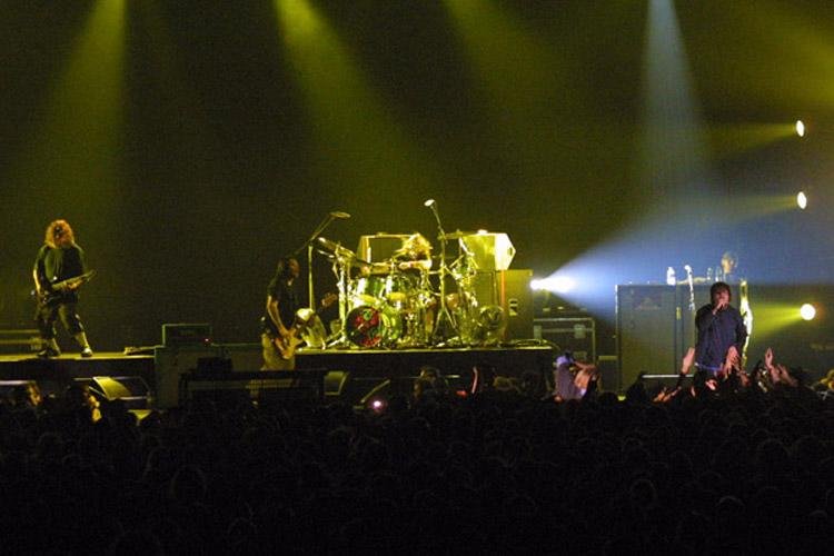 Deftones – Ein Livekonzert, intensiv und energisch wie immer, diesmal in der Philipshalle. – 