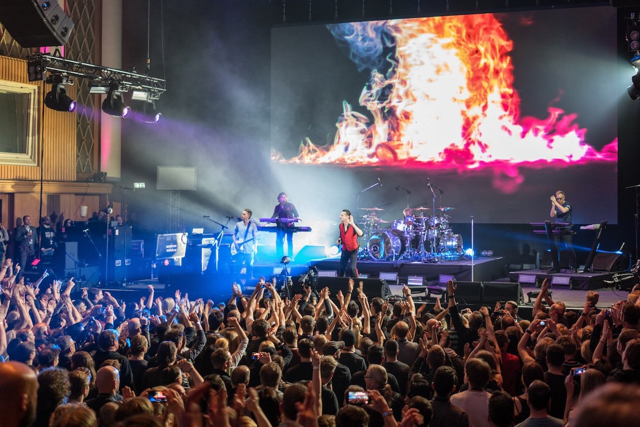 Depeche Mode – Die Livepremiere von "Spirit" am Tag der Albumveröffentlichung. – Fire.