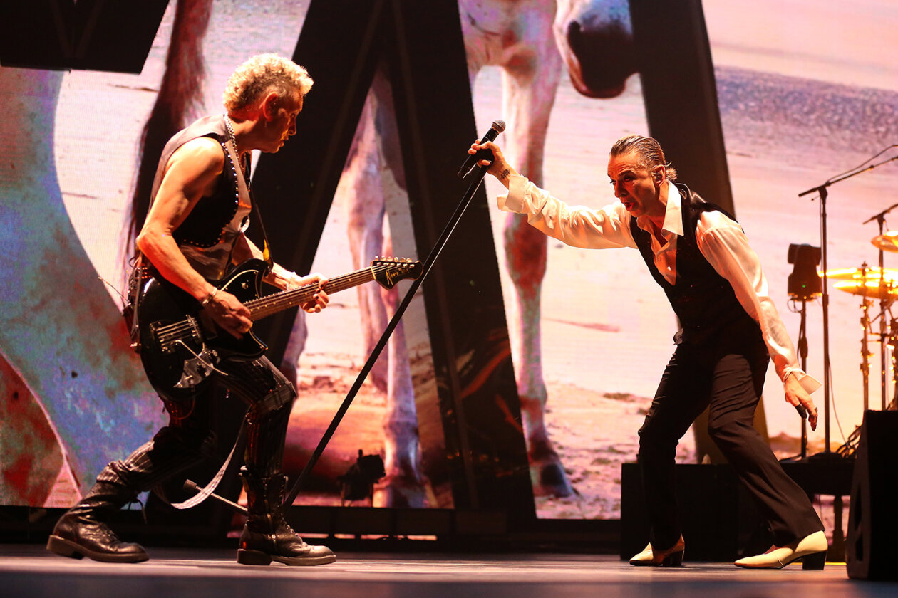 Depeche Mode – Auf  "Memento Mori"-Welttour: Dave Gahan, Martin Gore und Band liefern - und Tausende rasten aus. – Martin Gore und Dave Gahan.