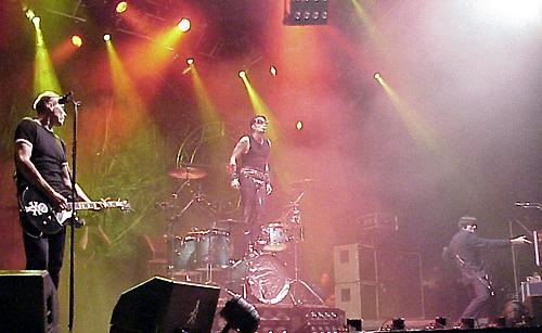 Die Ärzte 2001 live auf dem Open Air bei Bern. – 