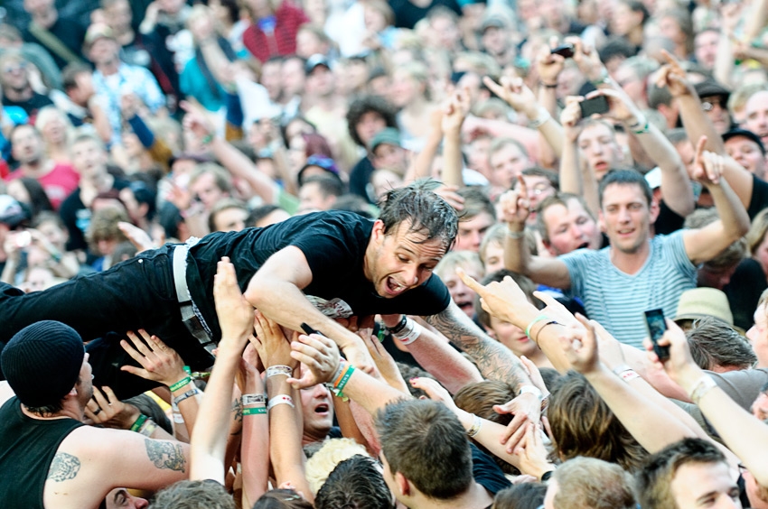 Unser Fotograf Michael Grein war bei den Donots auf der Bühne ... – Donots, Taubertal 2011