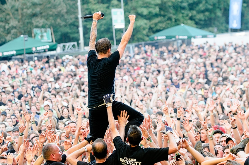 Unser Fotograf Michael Grein war bei den Donots auf der Bühne ... – Donots, Taubertal 2011