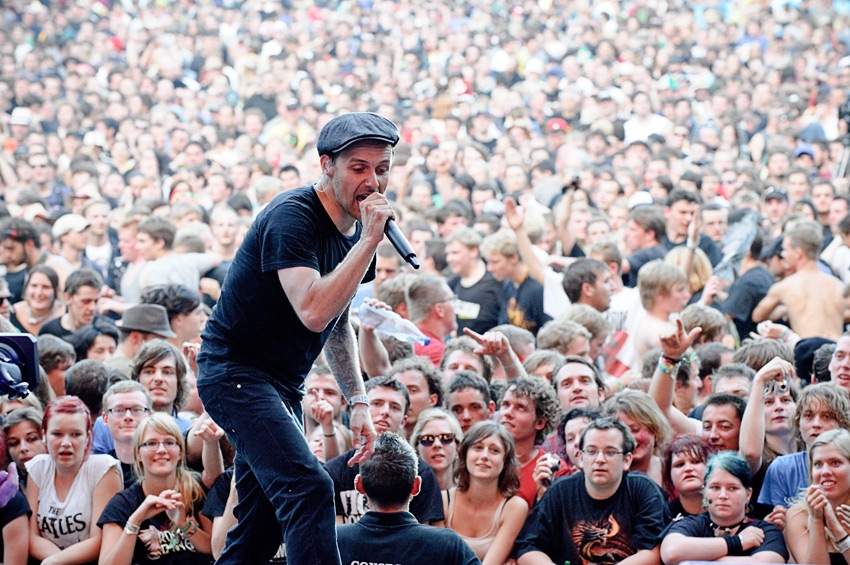 Unser Fotograf Michael Grein war bei den Donots auf der Bühne ... – Donots, Taubertal 2011