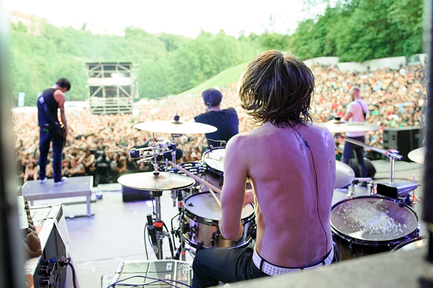 Unser Fotograf Michael Grein war bei den Donots auf der Bühne ... – Donots, Taubertal 2011