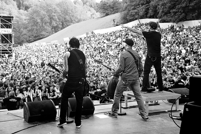 Unser Fotograf Michael Grein war bei den Donots auf der Bühne ... – Donots, Taubertal 2011