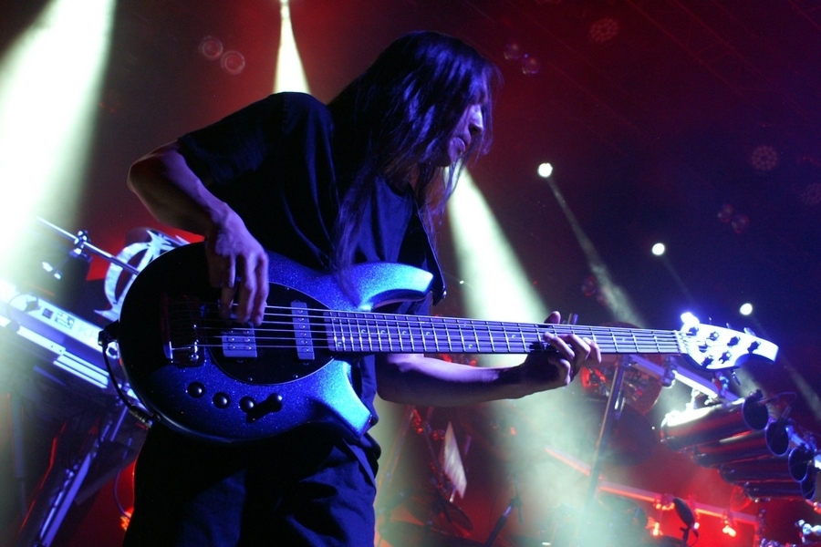 Dream Theater – Mit neuem Drummer und beim einzigen Schweizer Clubgig im Komplex 457. – John Myung.