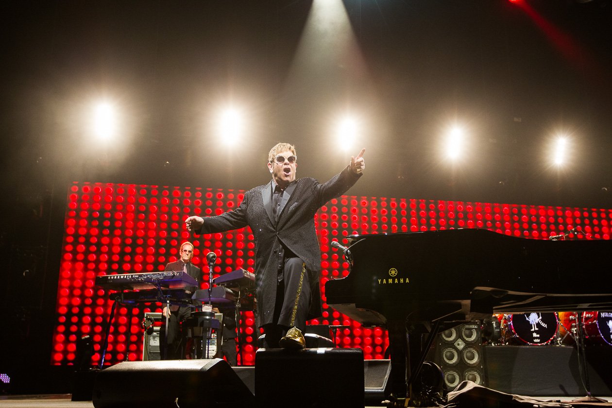 Elton John – Wenn sich der Brite ankündigt, ist die Hütte rappelvoll. – Auf bald.