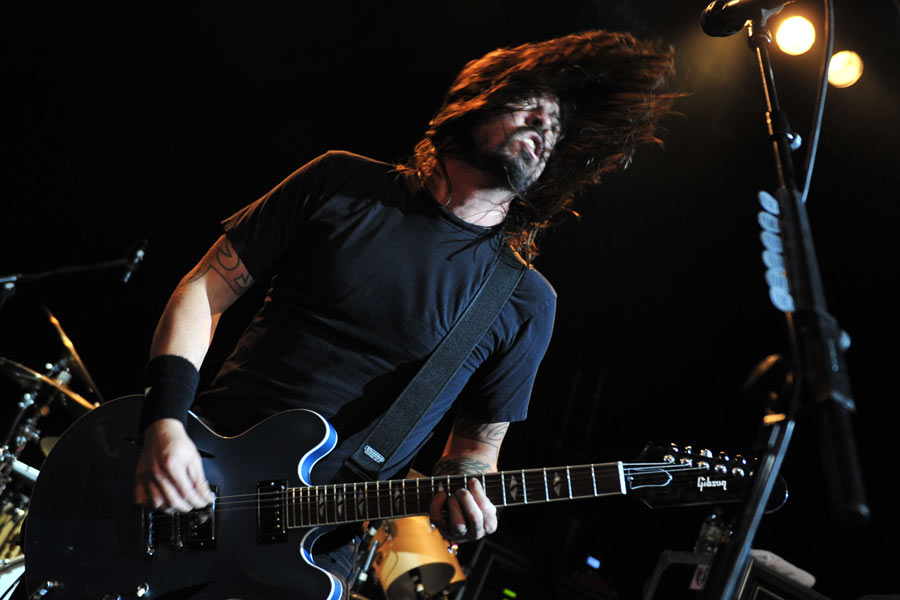 Foo Fighters – Zweieinviertel Stunden kollektiver Wahnsinn. – Bei Pretender flippte die Menge mal richtig aus.