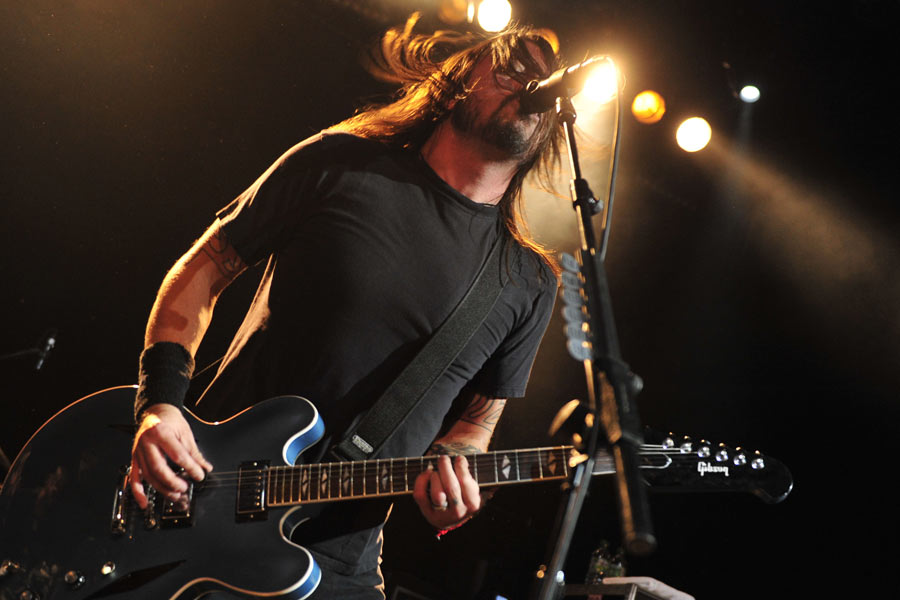 Foo Fighters – Zweieinviertel Stunden kollektiver Wahnsinn. – Der erste Teil des Gigs wurde live im Radio übertragen.