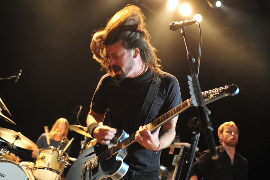Foo Fighters – Zweieinviertel Stunden kollektiver Wahnsinn. – Der Nirvana-Zwischenruf blieb natürlich unerhört.