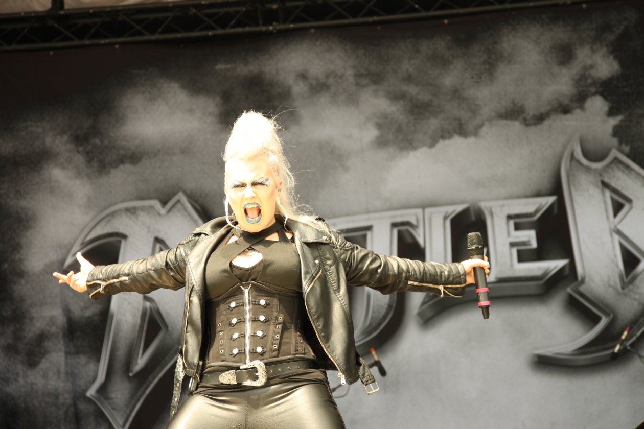 Alle Fotos: der Donnerstag in Balingen. – Battle Beast. 