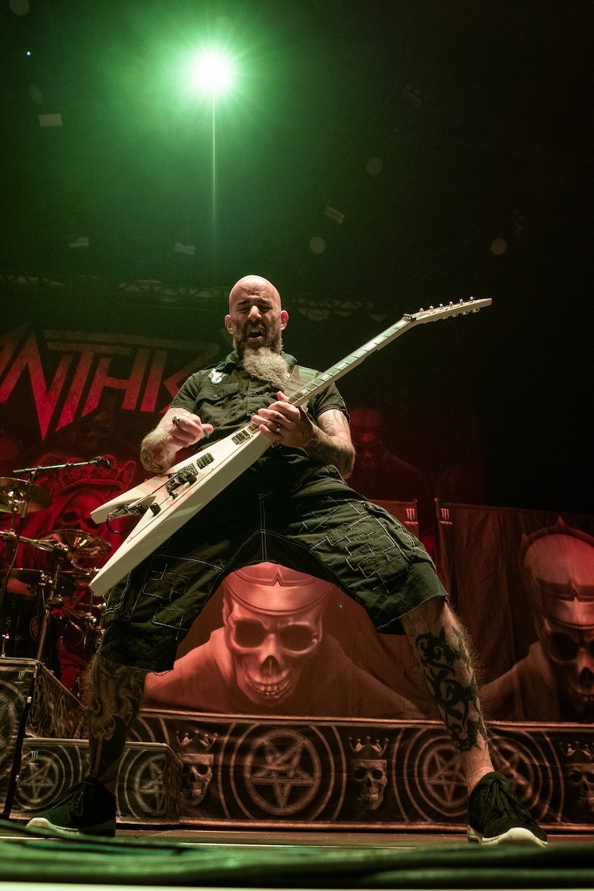 Auf Abschiedstour in Berlin mit Lamb Of God, Anthrax und Obituary. – Mr. Anthrax Scott Ian.