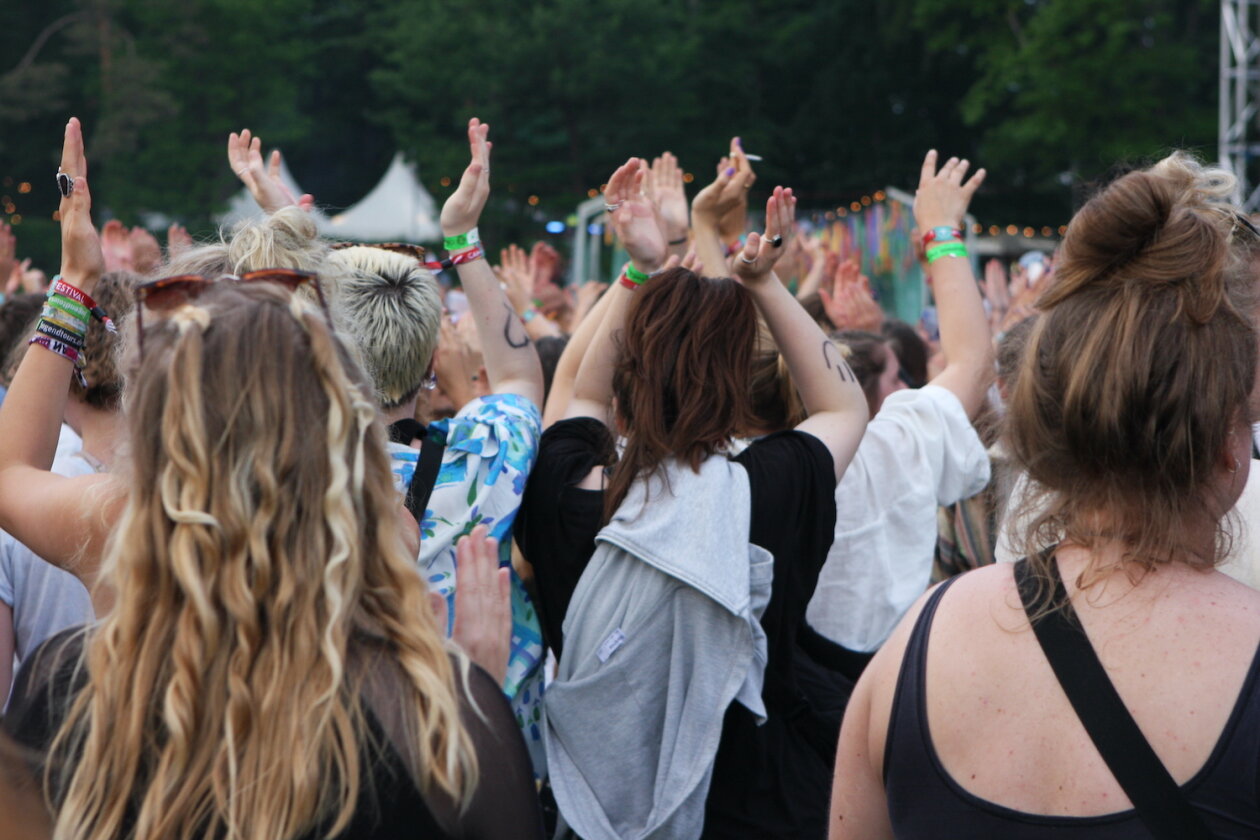 Sommer, Sonne, Party im Bodenseestadion mit Kraftkluv, AnnenMayKantereit, Juju, Provinz, Faber u.a. – Put your hands in the air!