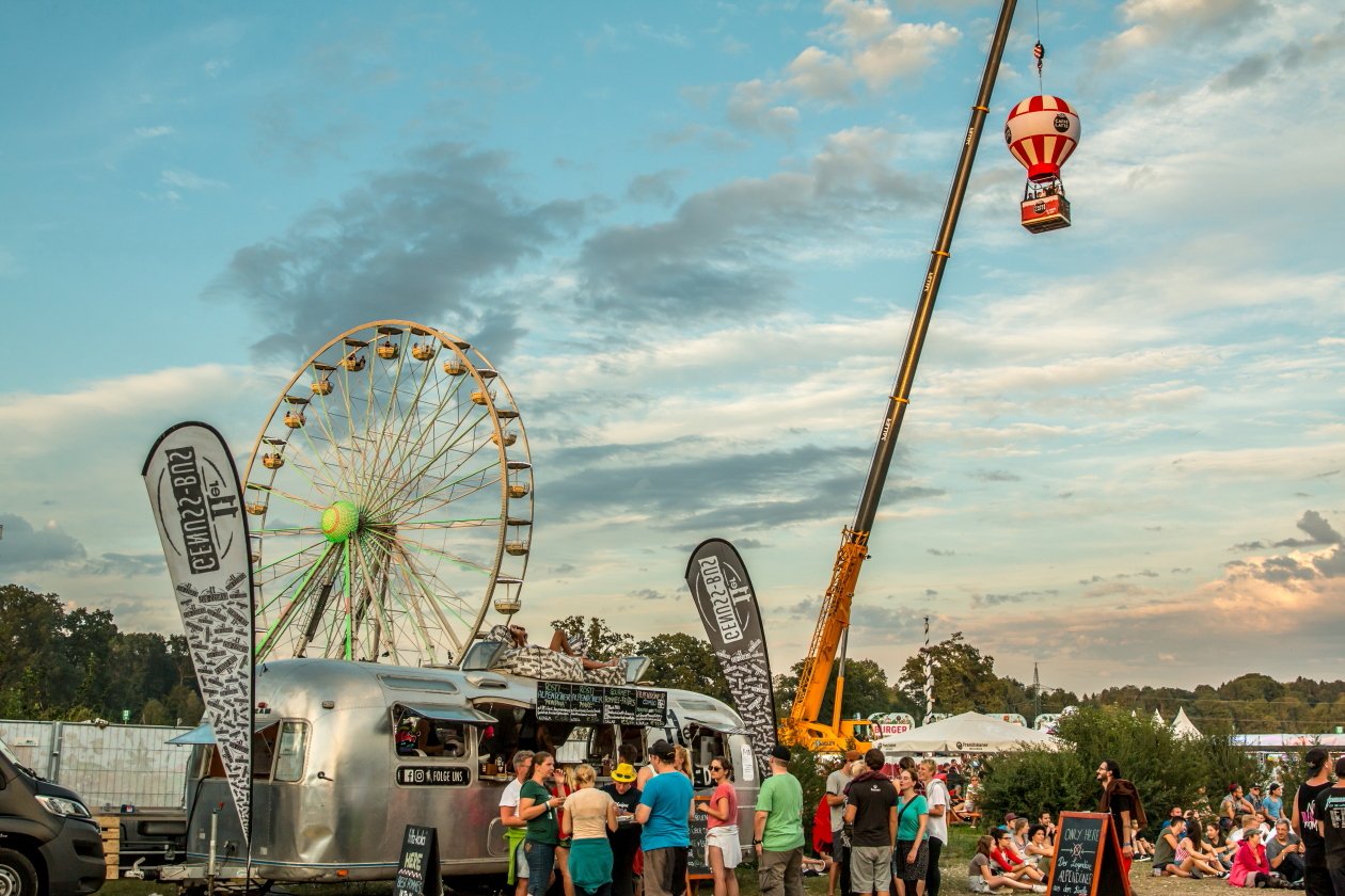 Vier Tage lang Party vor malerischer Bergkulisse mit Billy Talent, Beginner, Casper, The Offspring, Scooter, Biffy Clyro etc. – Ausguck.