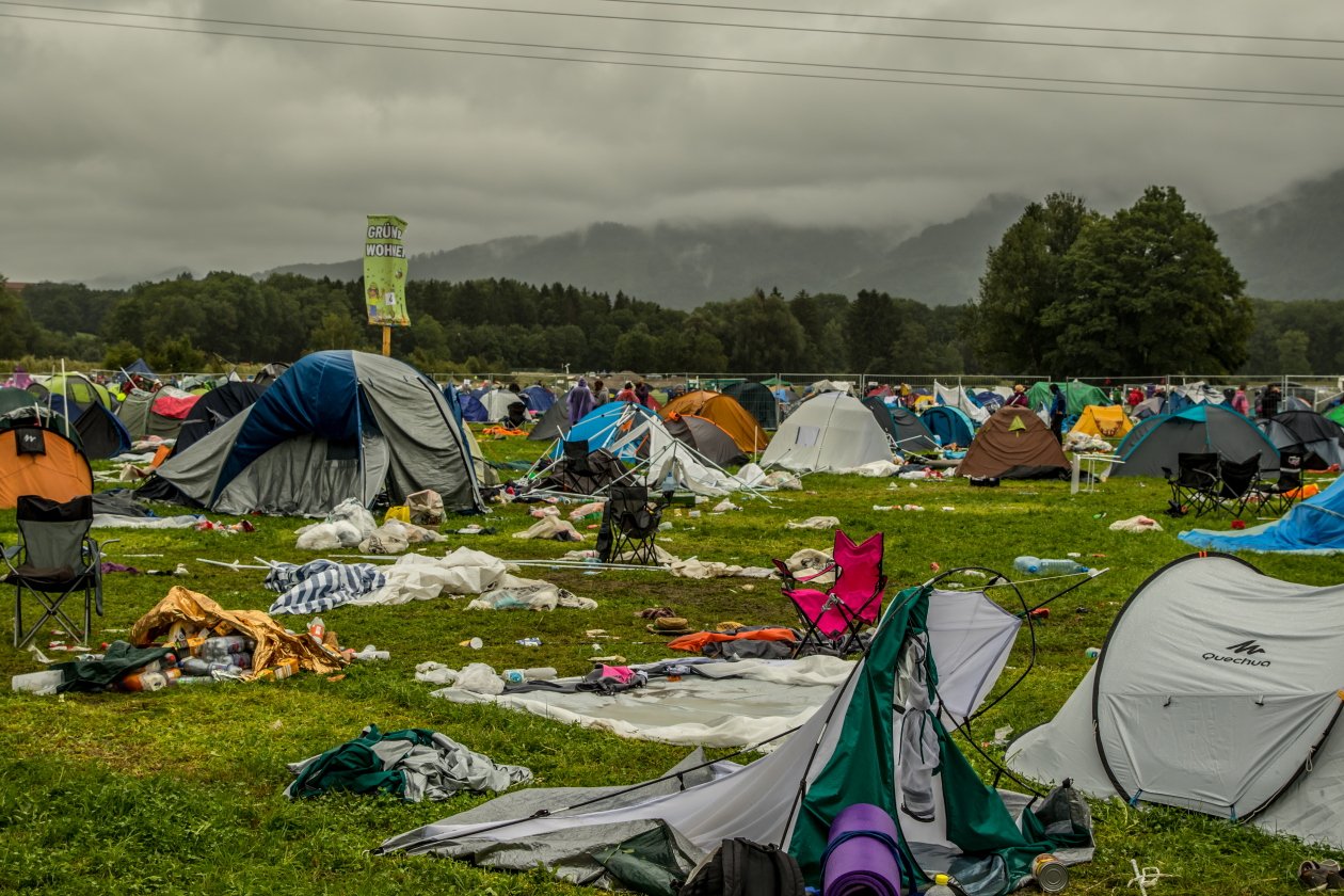 Vier Tage lang Party vor malerischer Bergkulisse mit Billy Talent, Beginner, Casper, The Offspring, Scooter, Biffy Clyro etc. – Gibt einiges zum Aufräumen.