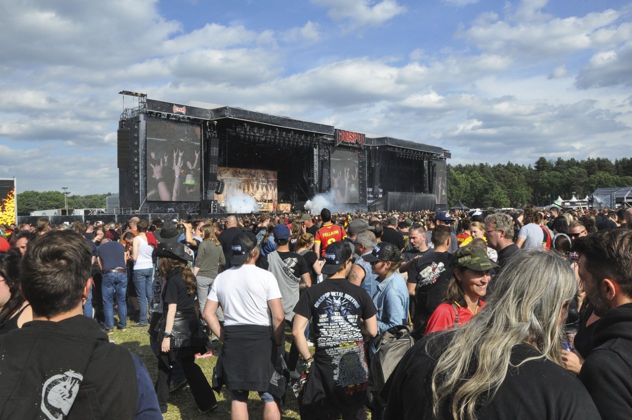 Impressionen und Atmosphäre vom belgischen XXL-Metaltreffen. – Showtime.