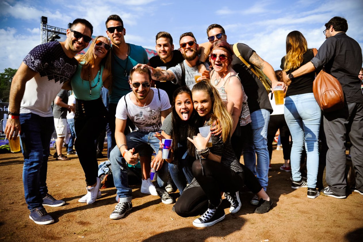 Die Fotos zur Elektrosause – And a crowd.