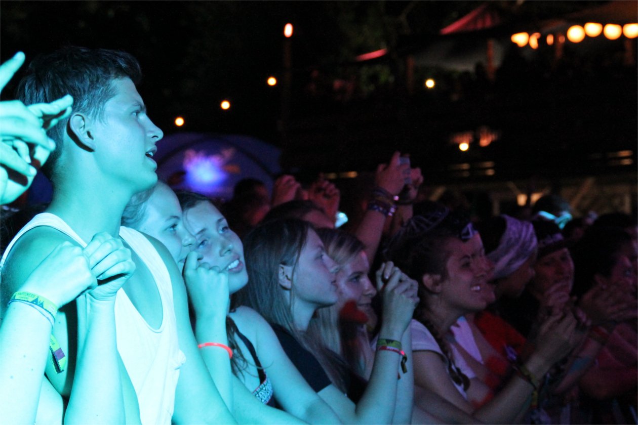 Circle Pits und Kirschbier: Die Fotos aus Straubenhardt. – Happiness bei Nacht.