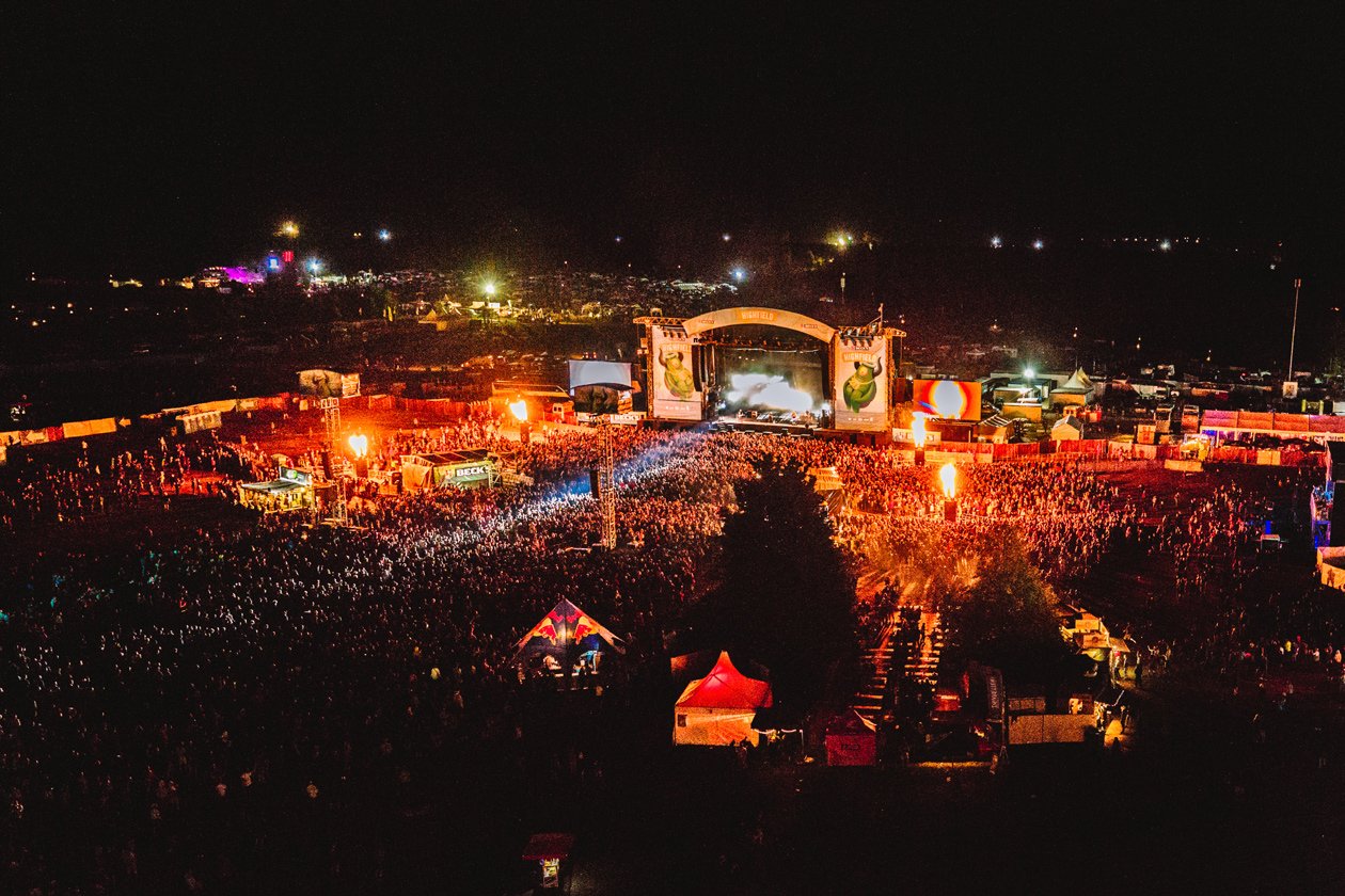 20 Jahre Highfield! Am Freitag musste das Festival wegen starker Unwetter für zweieinhalb Stunden unterbrochen werden, danach gings zum Glück weiter. – 20 Jahre Highfield.