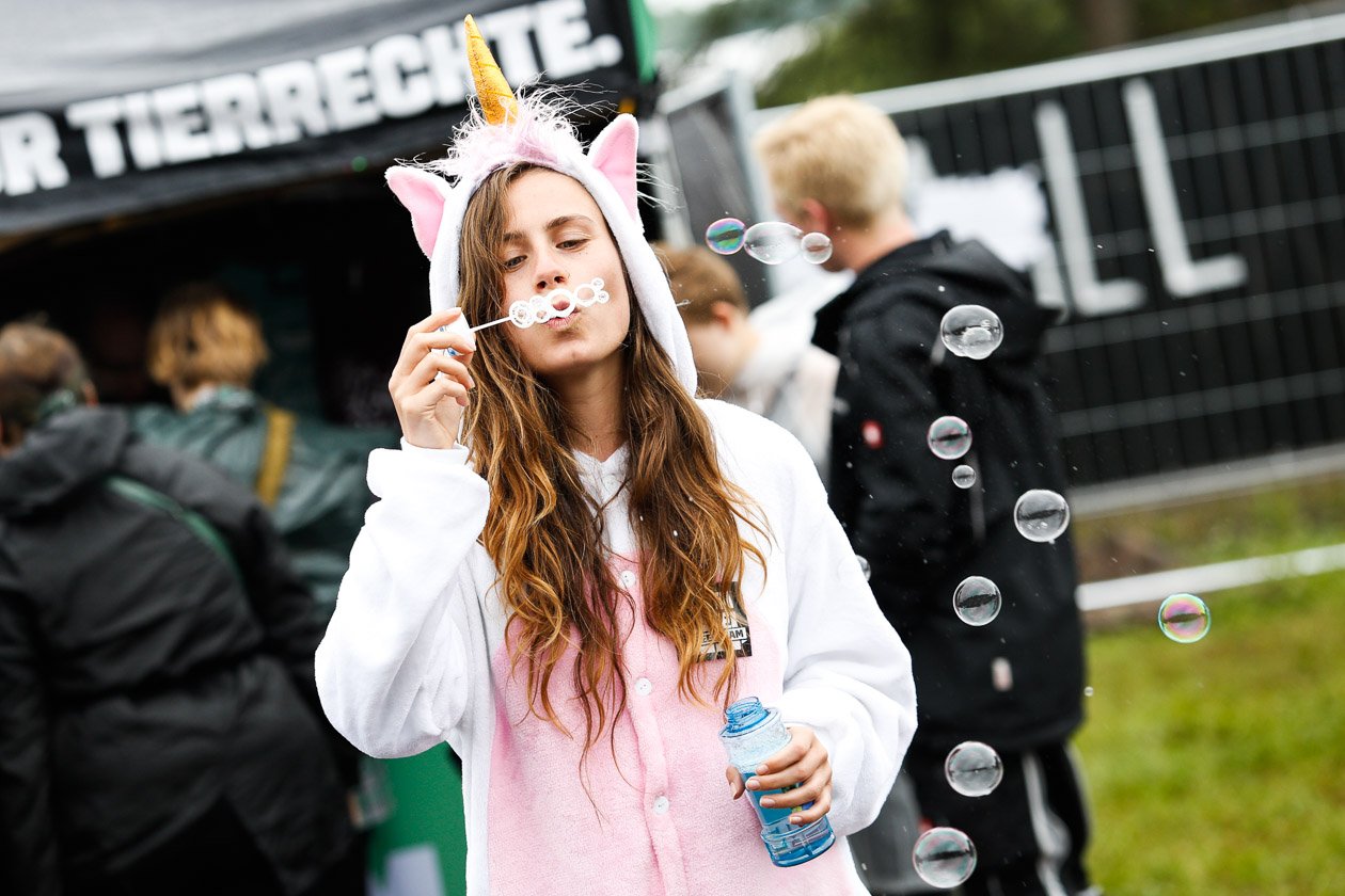 78.000 Fans auf der Sandrennbahn Eichenring! – Pusteblume.