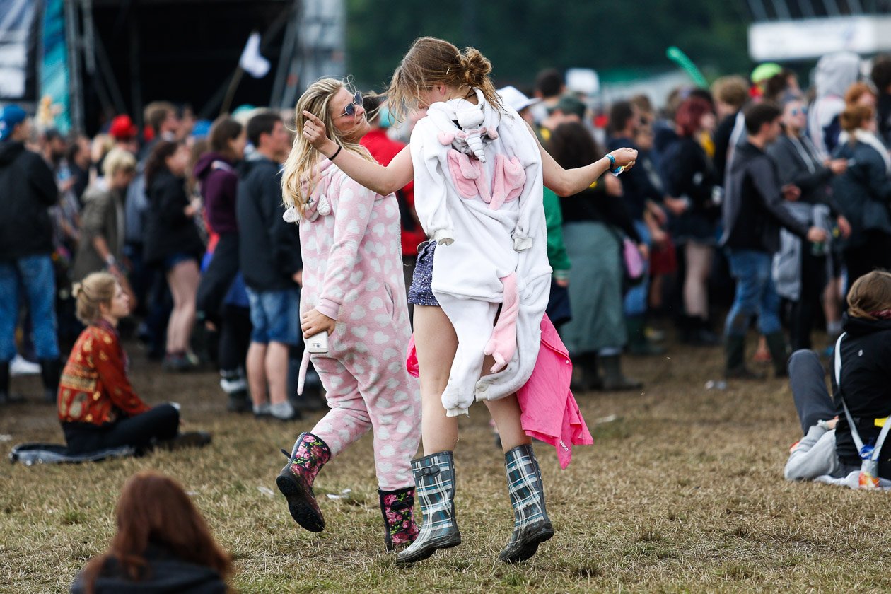 78.000 Fans auf der Sandrennbahn Eichenring! – Rain Dance.