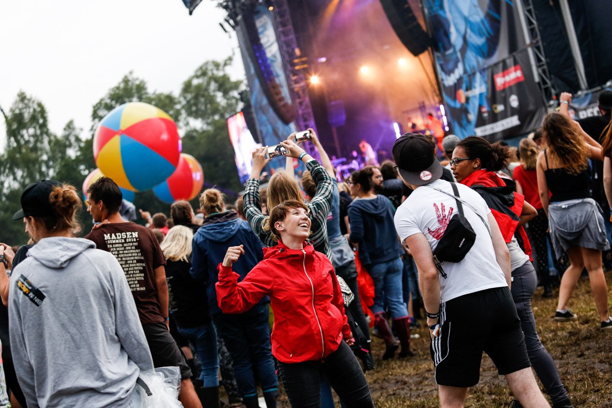 78.000 Fans auf der Sandrennbahn Eichenring! – Tanzbar.